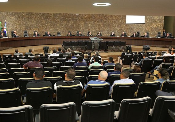 Novo pedido de vista adia julgamento de prisão de prefeito de Maribondo