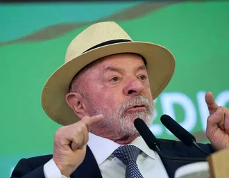 Atitude irresponsável, diz Lula após revogação de visto de embaixadora