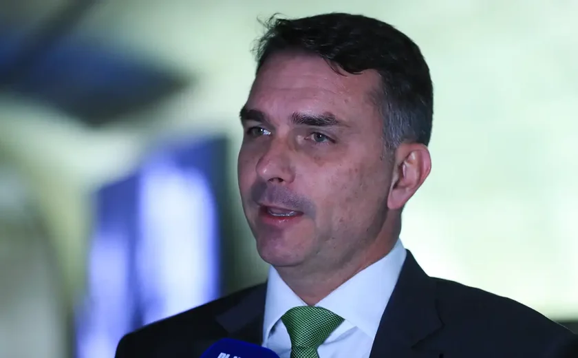Deputados pedem investigação sobre relação entre Vorcaro e Flávio Bolsonaro