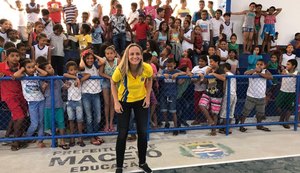 Bicampeã olímpica de vôlei, Fabi Alvim visita escolas municipais de Maceió