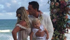 Atriz Karina Bacchi se casa com Amaury Nunes em praia de Alagoas