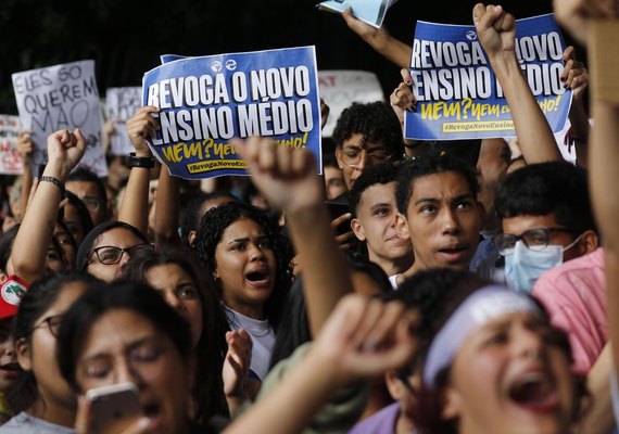 Estudantes realizam protesto pela revogação do Novo Ensino Médio
