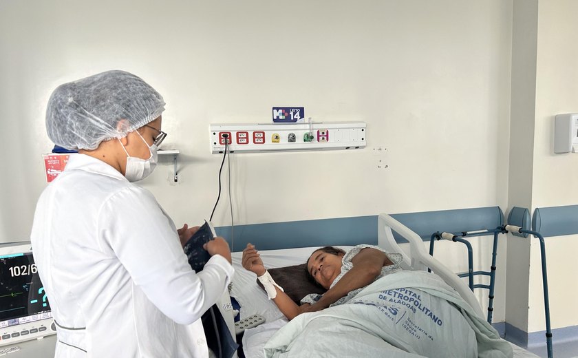 Após sofrer AVC, dona de casa se recupera no Hospital Metropolitano e emociona com superação