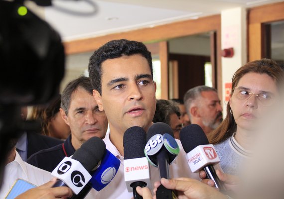 PSDB faz ‘adesivaço’, mas nega candidaturas