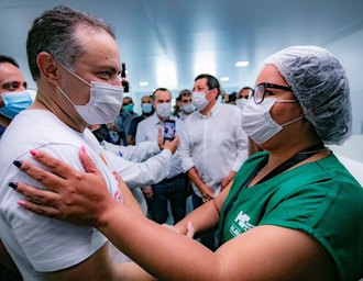 Renan Filho parabeniza enfermeiros e sinaliza novo ciclo de investimentos na saúde