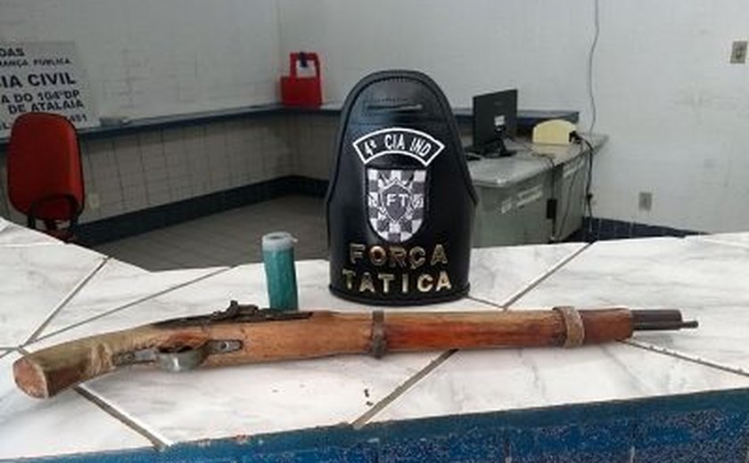 Polícia Militar apreende arma artesanal na cidade de Atalaia