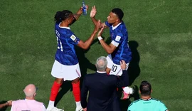 Mbappé faz história, França deslancha no segundo tempo e vence Senegal na estreia