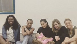 Rouge ensaia com balé para show com a formação original do grupo