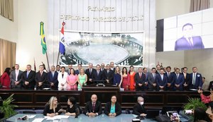 Parlamentares da 20ª Legislatura tomam posse