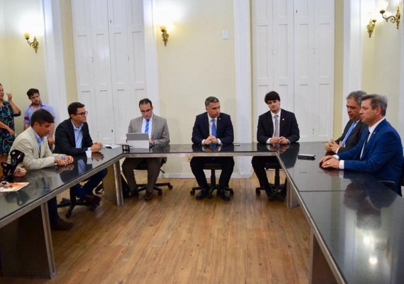 Secretário presta esclarecimentos na ALE sobre Missão China e Consórcio Nordeste