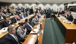 Conselho de Ética arquiva representação contra Eduardo Bolsonaro