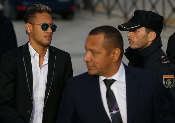 Pai de Neymar diz em depoimento ter idealizado contratos sob investigação