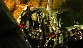 Avião sofre acidente na Índia e ao menos 2 pessoas podem estar mortas