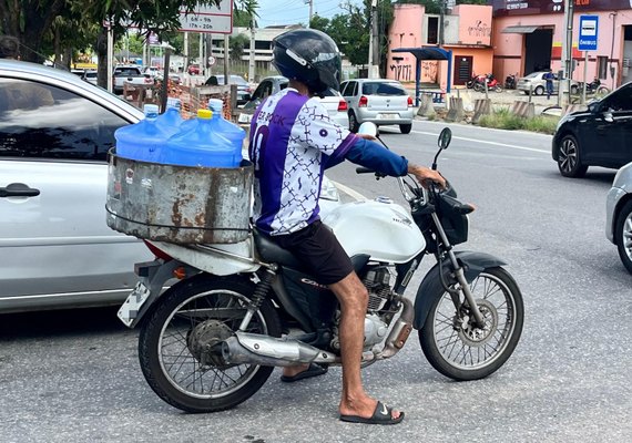 DMTT alerta para infração por uso de calçados inadequados ao conduzir veículos