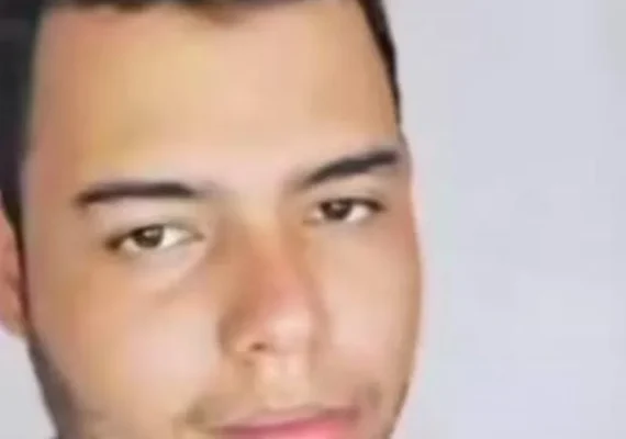 Jovem de 20 anos morre após colisão entre motocicleta e caminhão em Inhapi