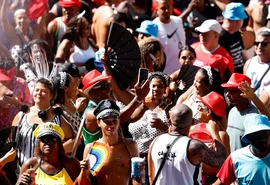 Ativistas denunciam 'blackface' em fantasias de carnaval