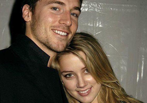 Amber Heard supera separação de Johnny Depp e é vista com ex-namorado