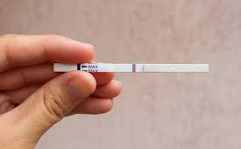 Após transar com gêmeos, mulher engravida e não sabe quem é o pai