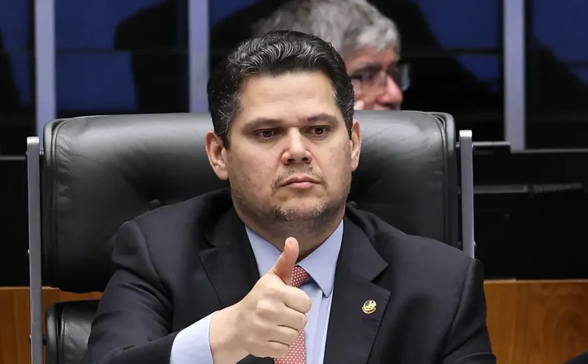 Davi Alcolumbre destrava PEC do fim da 6x1 após conversas com Lula