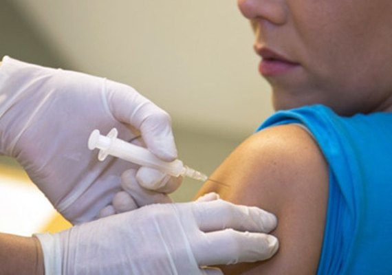 Vacinação contra gripe começa em 17 de abril; professores vão ser imunizados