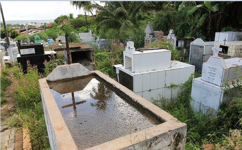 Cemitério Santo Antônio é alvo de descaso e vandalismo