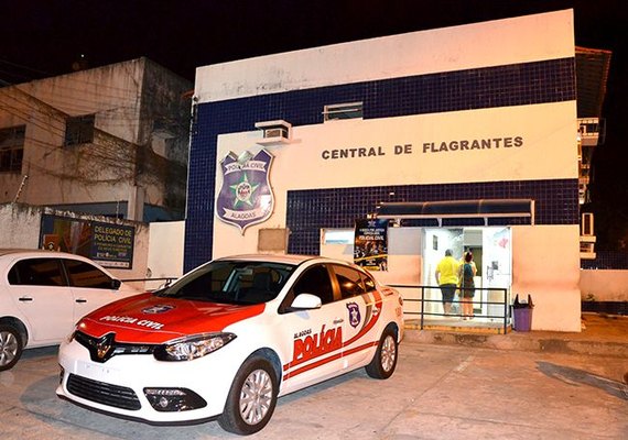 Homem é preso após ter sido flagrado por câmeras de segurança