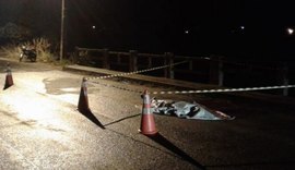 Motociclista morre após colidir veículo na mureta de ponte