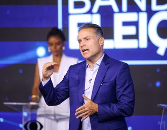 Com a ausência de JHC, Renan Filho responde a questões enviadas pelos eleitores