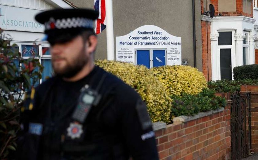 Parlamentar britânico é morto a facadas em igreja no leste de Londres