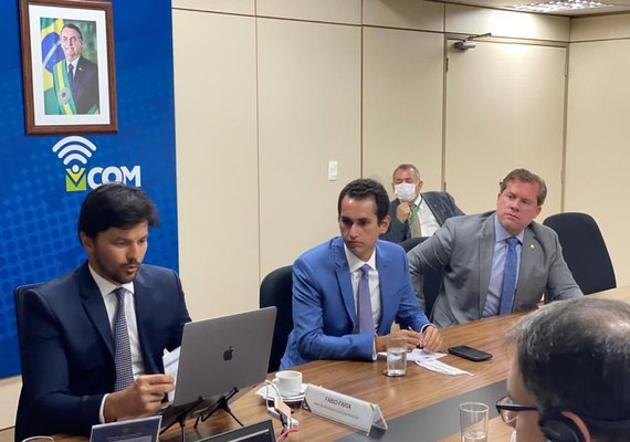 Marx Beltrão vai ao Ministério das Comunicações e pede internet no interior de Alagoas