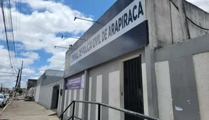 Homem é preso após polícia encontrar estoque de drogas escondido em telhado