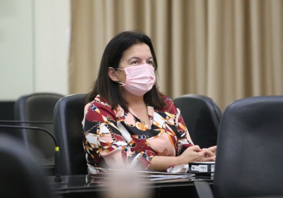 Nova lei: PL é sancionado e mulheres podem usar sinal vermelho para pedido de socorro