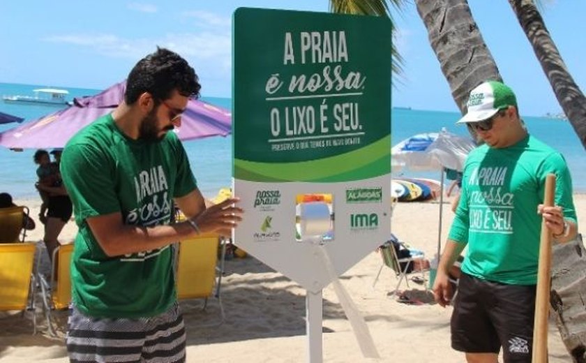 Placas do projeto Nossa Praia são recolocadas na orla de Maceió