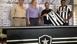 Argentino Montillo é apresentado no Botafogo com pompas para a torcida