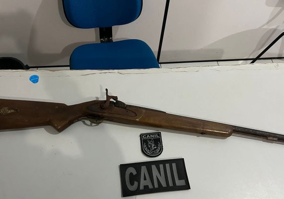 Jovens são presos e espingarda é apreendida na zona rural de Arapiraca