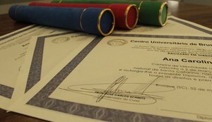 MEC aplica restrições à faculdade em Alagoas por emissão de diplomas falsos
