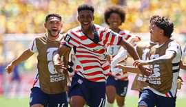 Estados Unidos vencem Austrália e avançam para 2ª fase da Copa do Mundo