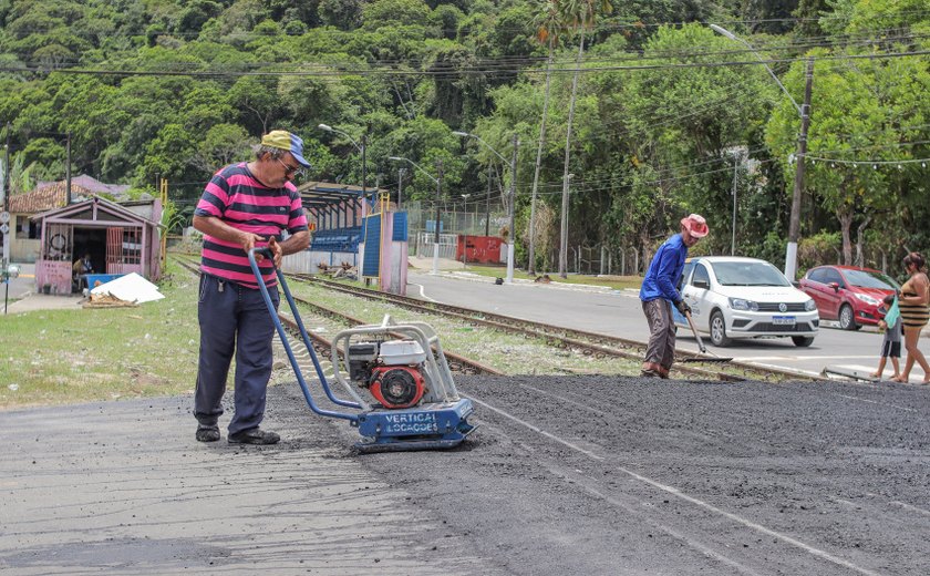 Prefeitura de Maceió faz recapeamento asfáltico nos pontos dos trilhos do VLT