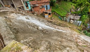Obra pioneira de contenção definitiva de encosta elimina área de risco no Jacintinho