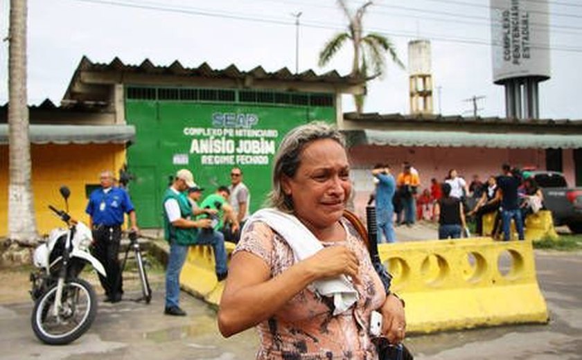 Governo do Amazonas determina indenização a famílias de detentos mortos