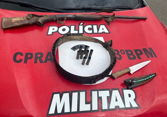 Polícia apreende duas armas de fogo e drogas, em Arapiraca e Limoeiro de Anadia