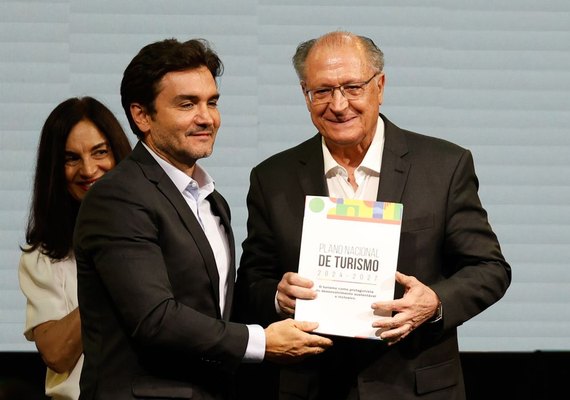 Governo quer atrair 8,1 milhões de turistas internacionais até 2027
