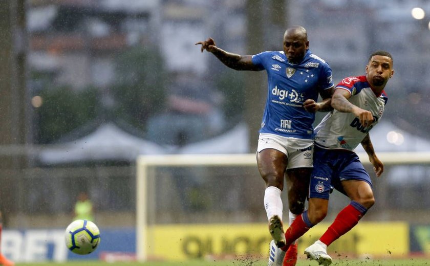 Com um a menos, Bahia segura empate com Cruzeiro na Fonte Nova