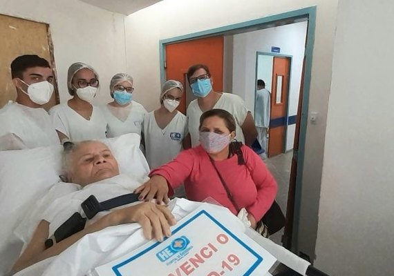 Idosa de 75 anos tem alta no HE do Agreste após 138 dias internada com Covid-19