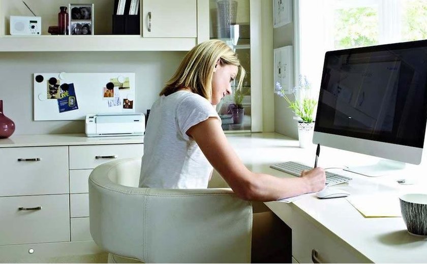 Profissionais relatam desafios de trabalho em sistema home office