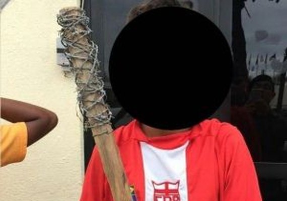 Adolescente é flagrado com taco enrolado com arame farpado em dia de clássico