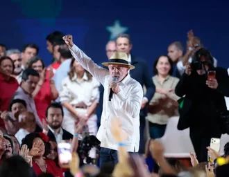 PT oficializa candidatura de Lula à Presidência