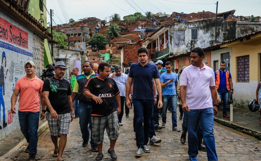 Rui Palmeira acompanha força-tarefa em visita à comunidade São Rafael