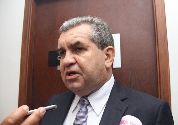 Desembargador acusado de beneficiar cartel da merenda escolar é absolvido