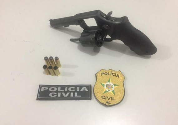 Durante cumprimento de mandado de prisão, suspeito atira contra policiais e é ferido